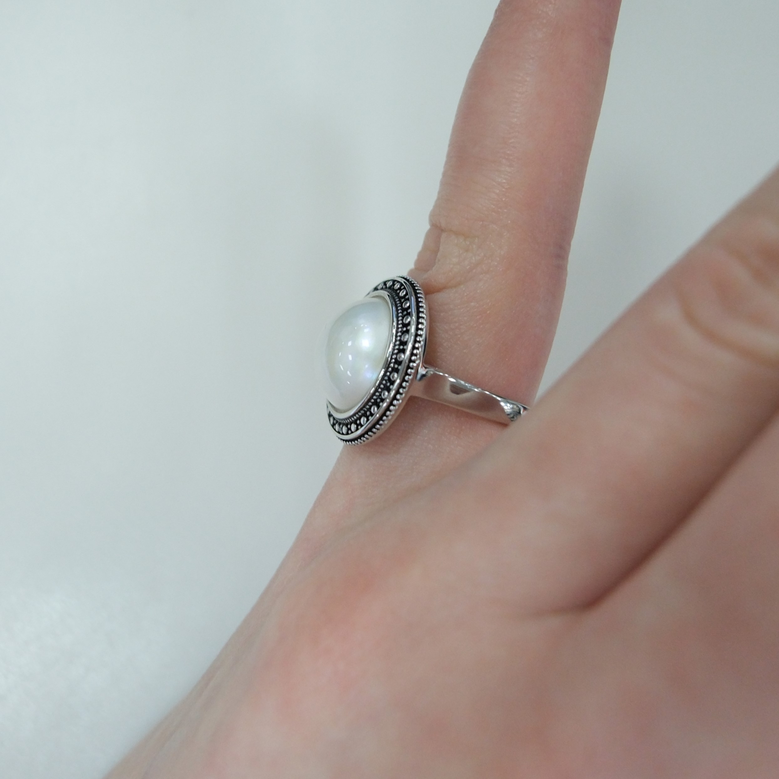 Серебряное кольцо с жемчугом Мабе